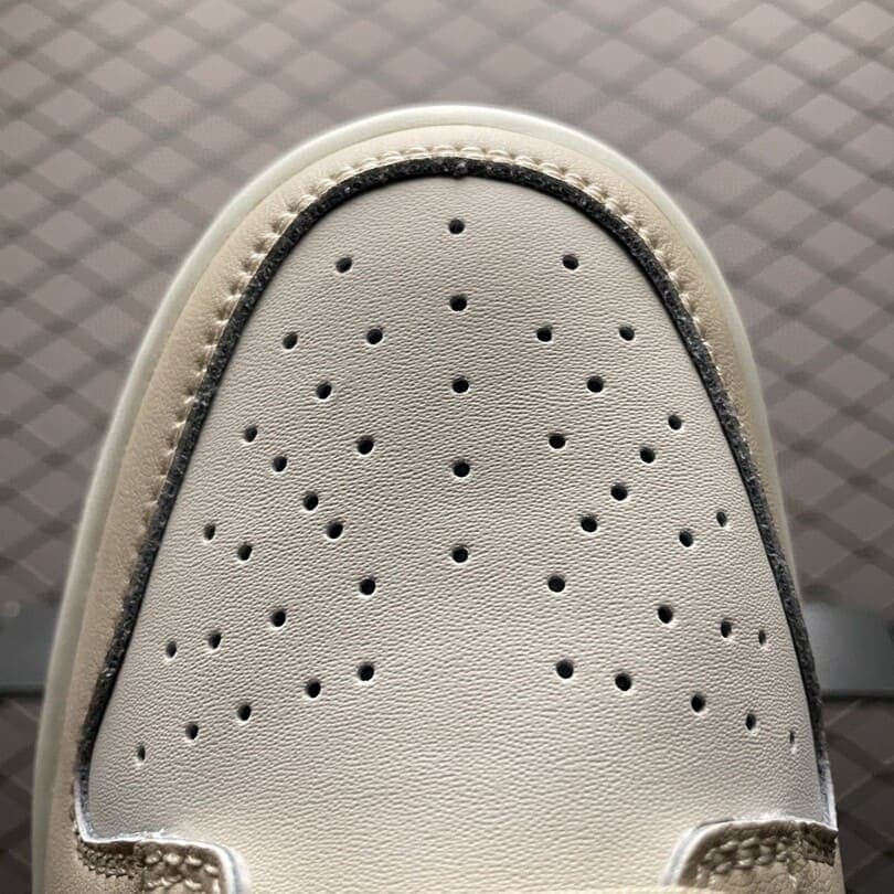 Dunk Low Phantom Metallic Gold