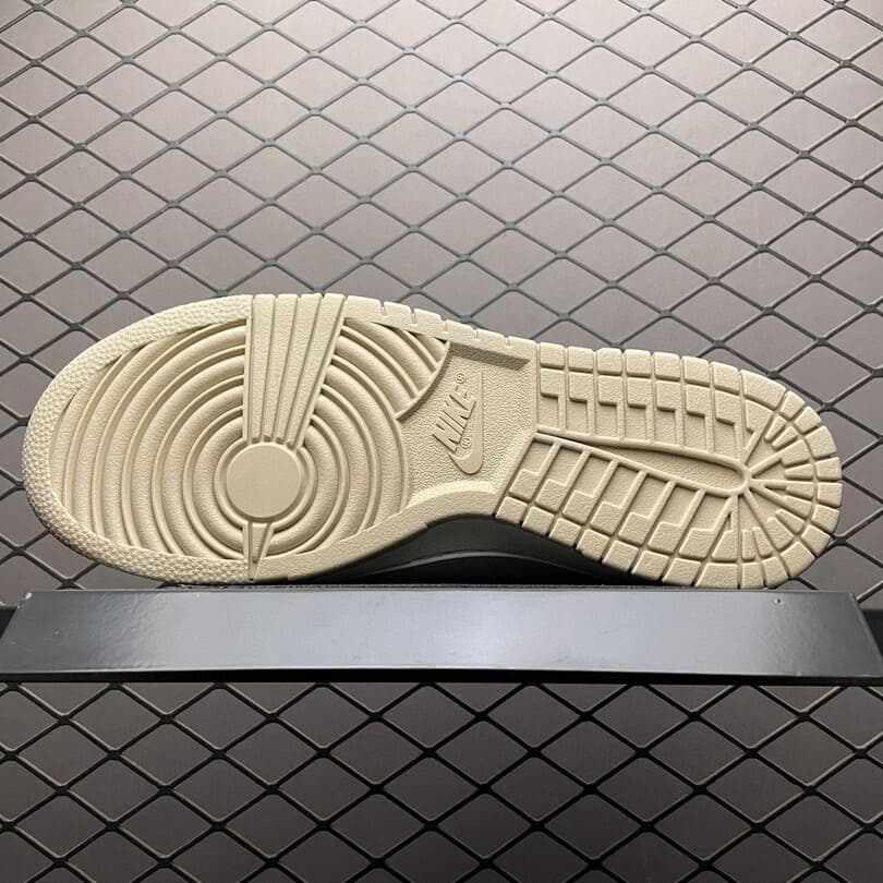 Dunk Low Phantom Metallic Gold