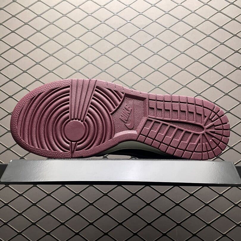 Dunk Low Retro PRM Valentine s Day (2023)