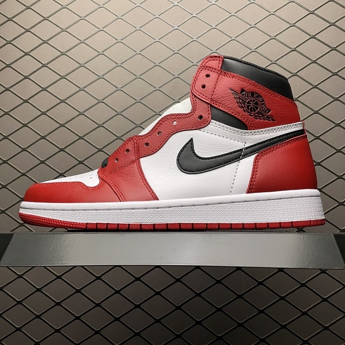 Air_Jordan_1_Retro_High_Chicago_(2015)_Foot_Soccer_Pro