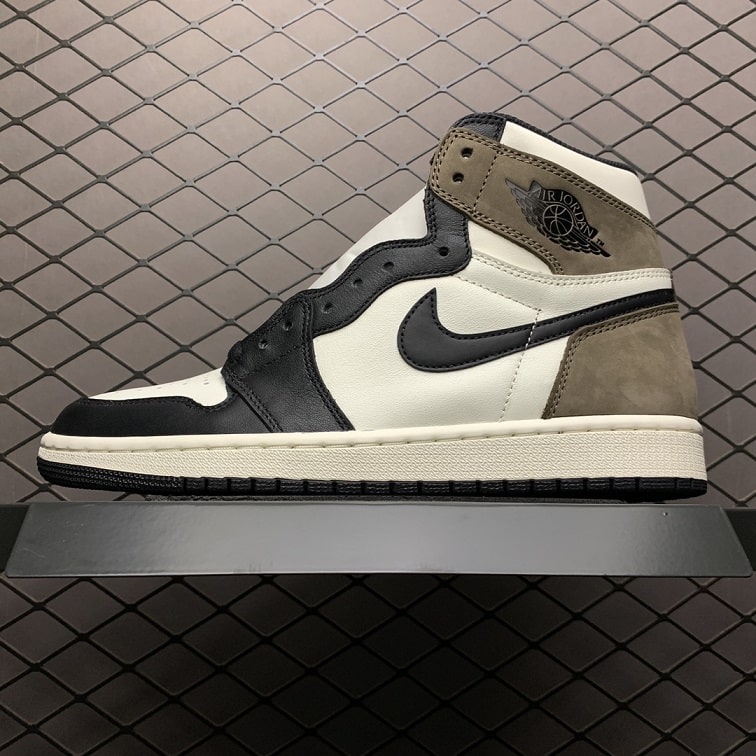 Air_Jordan_1_Retro_High_Dark_Mocha_Foot_Soccer_Pro