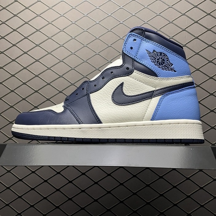 Air_Jordan_1_Retro_High_Obsidian_UNC_Foot_Soccer_Pro