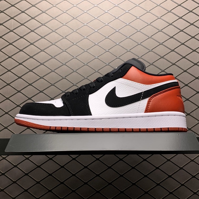 Air_Jordan_1_Low_Black_Toe_Foot_Soccer_Pro_-_Air_Jordan_1_Low