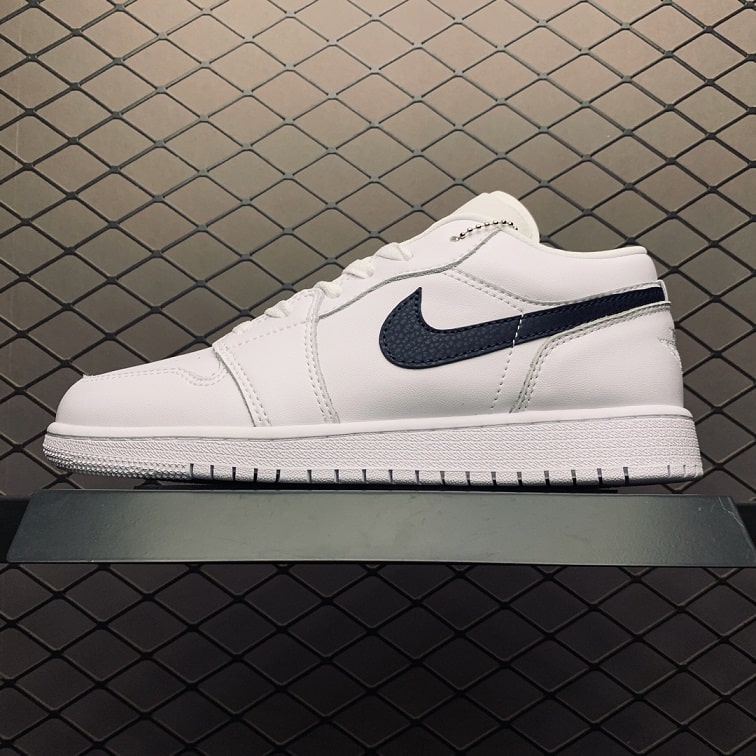 Air_Jordan_1_Low_Black_White_Foot_Soccer_Pro_-_Air_Jordan_1