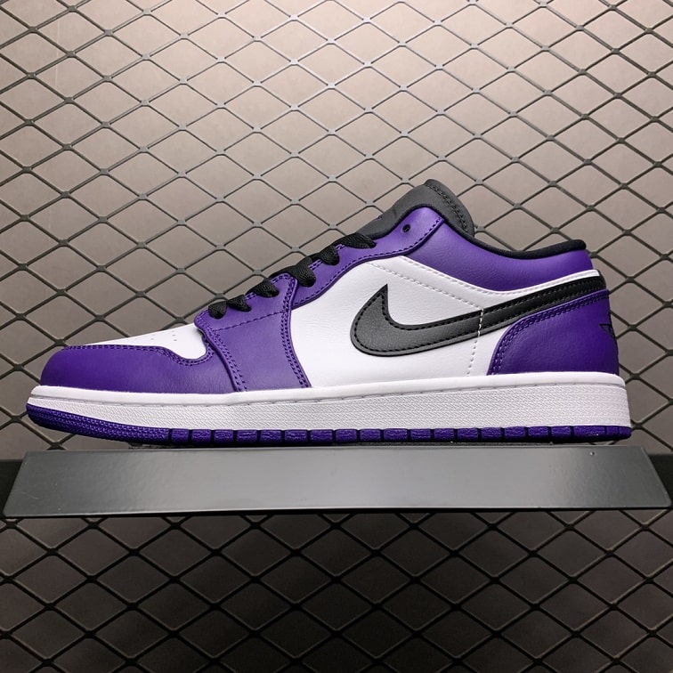 Air_Jordan_1_Low_Court_Purple_White_Foot_Soccer_Pro_-_Air_Jordan_1_Nike