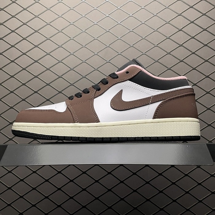 Air_Jordan_1_Low_Mocha_Foot_Soccer_Pro_AJ1