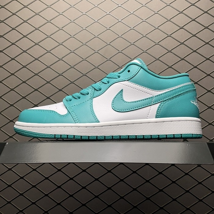 Air_Jordan_1_Low_New_Emerald_(W)_Foot_Soccer_Pro