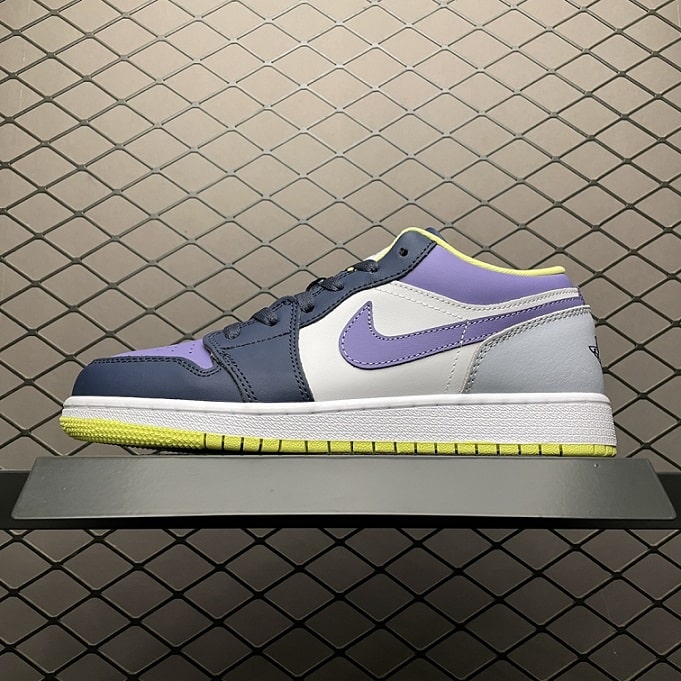 Air_Jordan_1_Low_SE_‘Mismatched’_Purple_Magenta_Foot_Soccer_Pro