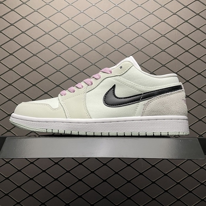 Air_Jordan_1_Low_SE_Barely_Green_(W)_Foot_Soccer_Pro