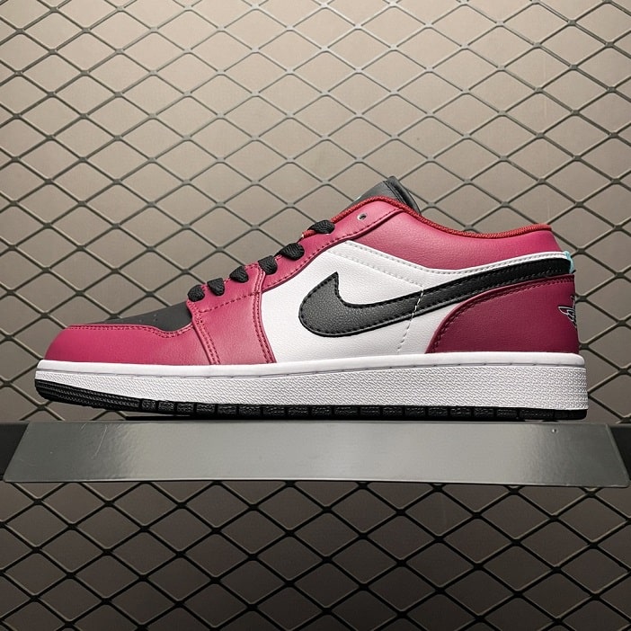 Air_Jordan_1_Low_SE_Dark_Beetroot_Roma_Green_Foot_Soccer_Pro_AJ1