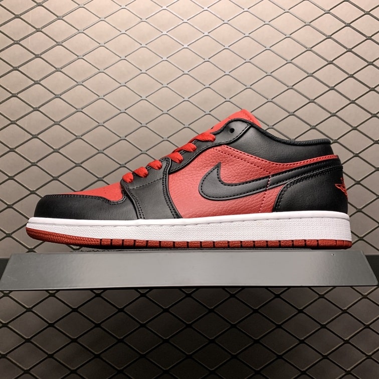 Air_Jordan_1_Low_Varsity_Red_Foot_Soccer_Pro_-_Air_Jordan_1_Nike