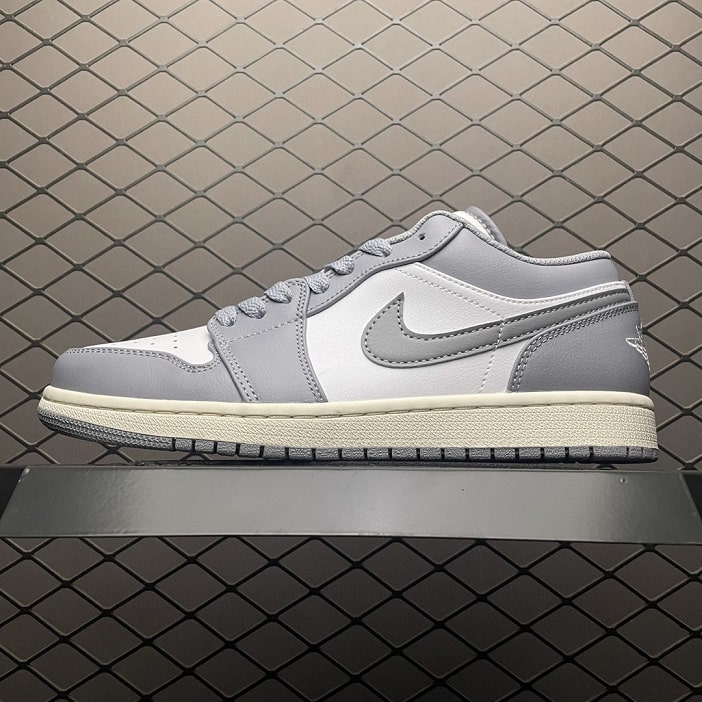 Air_Jordan_1_Low_Vintage_Stealth_Grey_Foot_Soccer_Pro