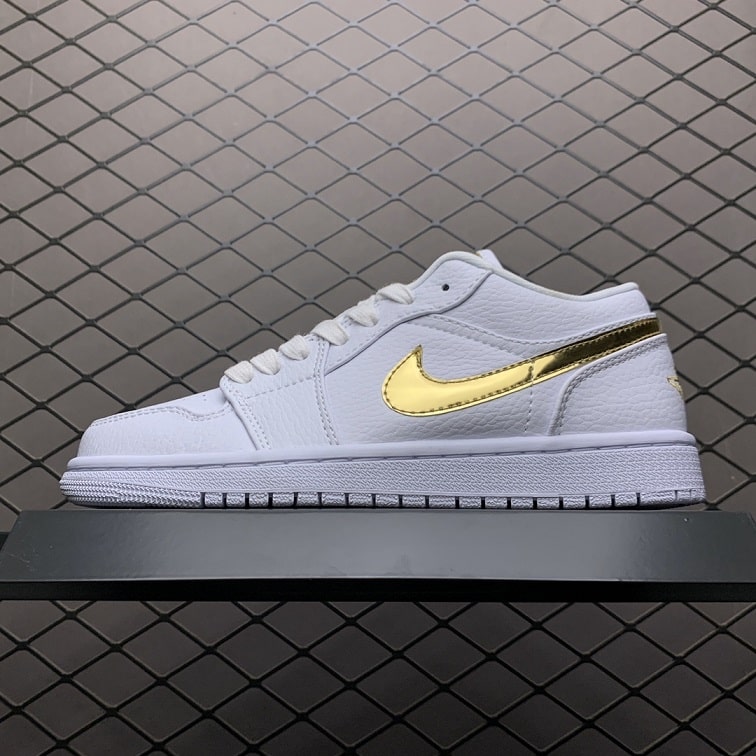 Air_Jordan_1_Low_White_Metallic_Gold_Foot_Soccer_Pro_-_Air_Jordan_1_Low