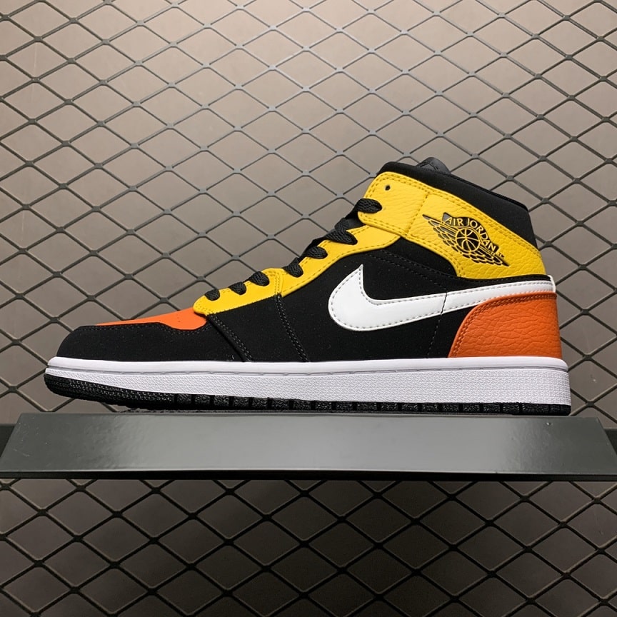 Air_Jordan_1_MID_Amarillo_Orange_Foot_Soccer_Pro