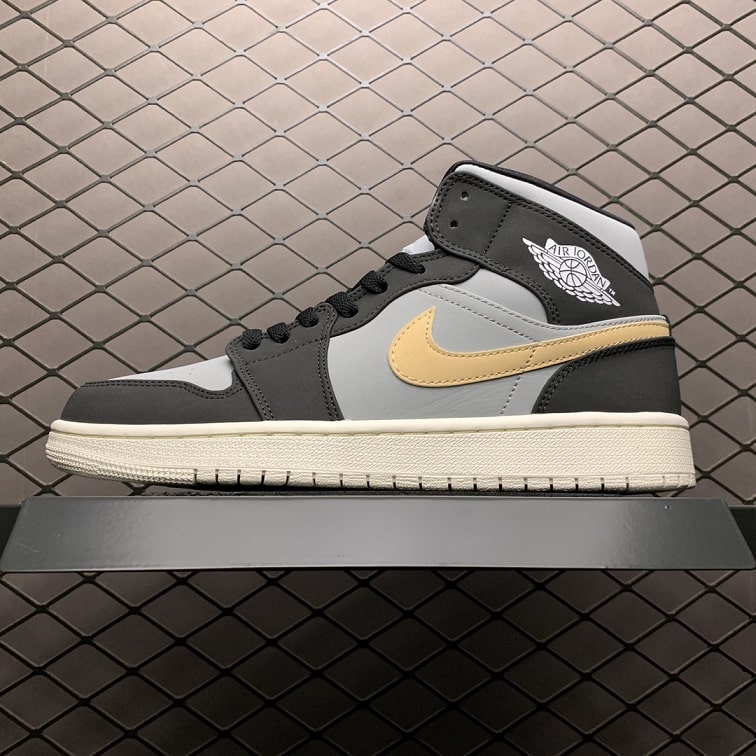 Air_Jordan_1_MID_Anthracite_Theme_Foot_Soccer_Pro