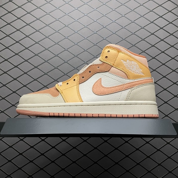 Air_Jordan_1_MID_Apricot_Orange_Foot_Soccer_Pro
