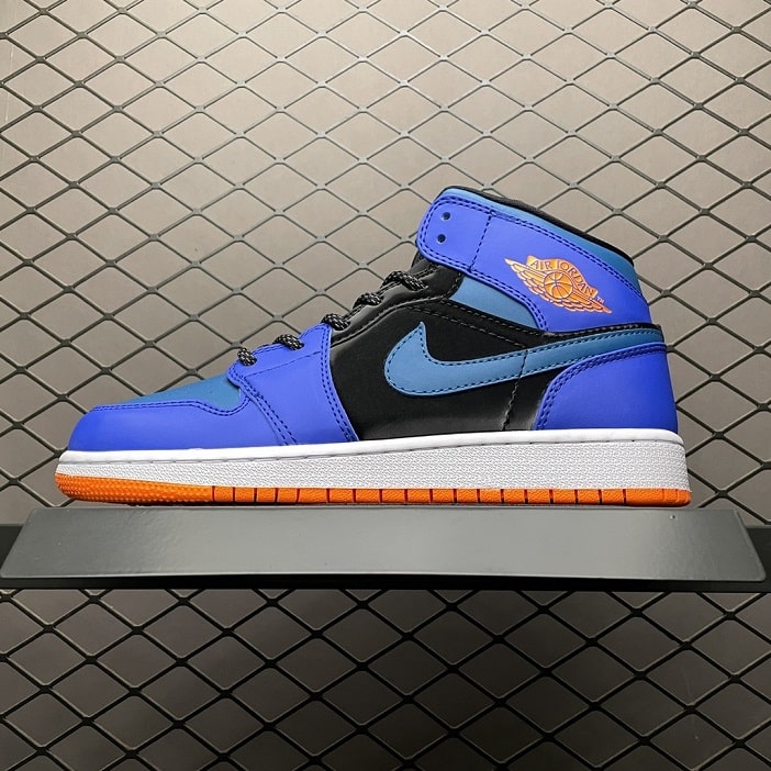 Air_Jordan_1_MID_Racer_Blue_Foot_Soccer_Pro_-_Air_Jordan_1_MID