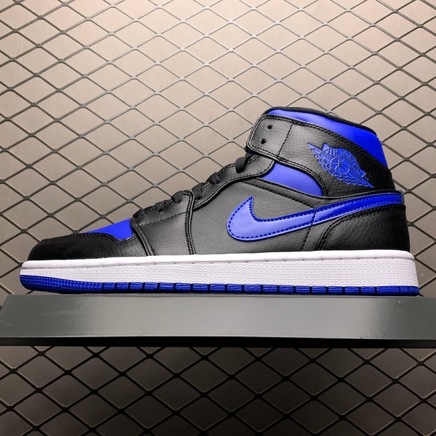 Air_Jordan_1_MID_Royal_Foot_Soccer_Pro