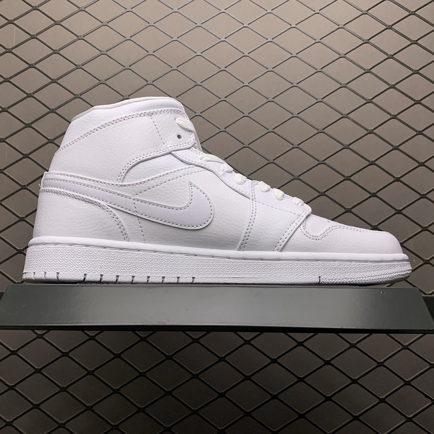 Air_Jordan_1_MID_Triple_White_2.0_Foot_Soccer_Pro