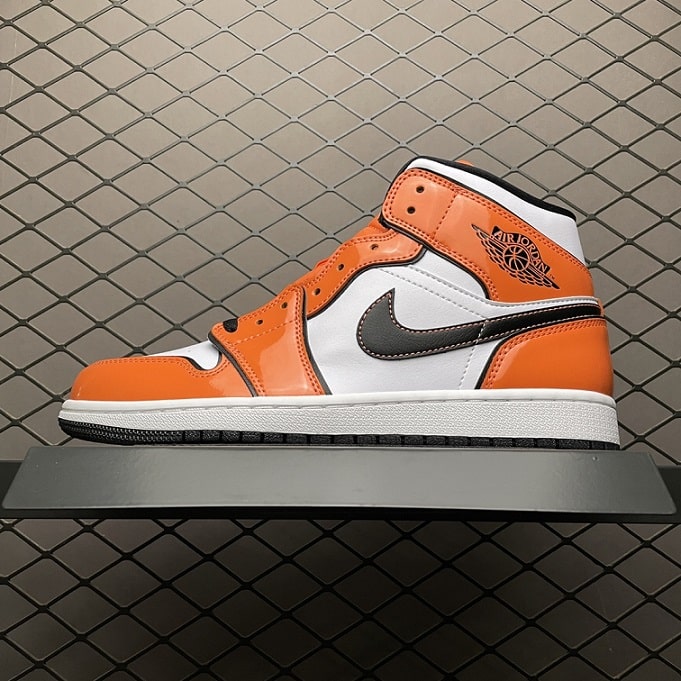 Air_Jordan_1_MID_Turf_Orange_Foot_Soccer_Pro