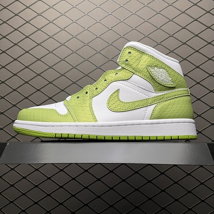 Air_Jordan_1_Mid_Green_Python_(W)_Foot_Soccer_Pro