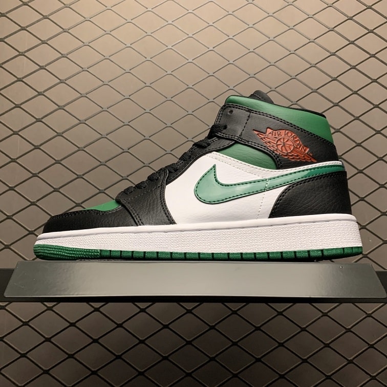 Air_Jordan_1_Mid_Green_Toe_Foot_Soccer_Pro
