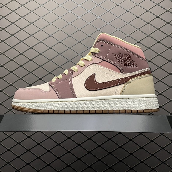 Air_Jordan_1_Mid_SE_Dark_Pony_Smoky_Mauve_(W)_Foot_Soccer_Pro