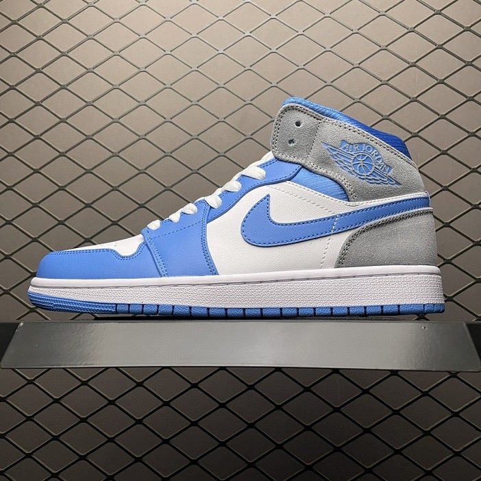 Air_Jordan_1_Mid_University_Blue_Grey_Foot_Soccer_Pro