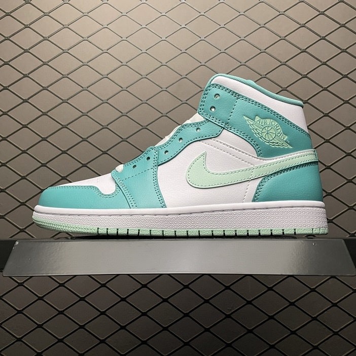 Air_Jordan_1_Mid_Washed_Teal_(W)_Foot_Soccer_Pro