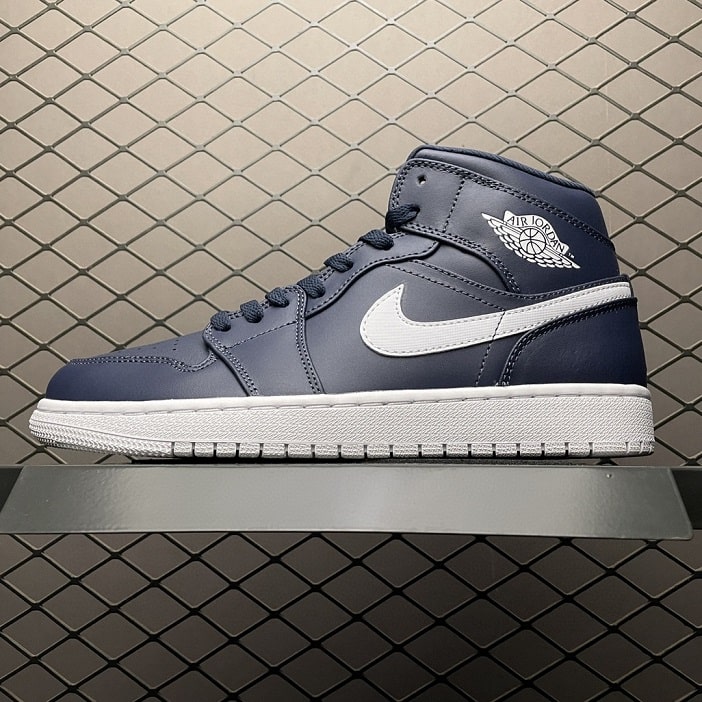 Air_Jordan_1_Retro_Mid_Obsidian_White_Foot_Soccer_Pro