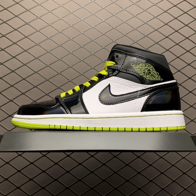 Jordan_1_Mid_Black_Cyber_Mystic_Green_Foot_Soccer_Pro